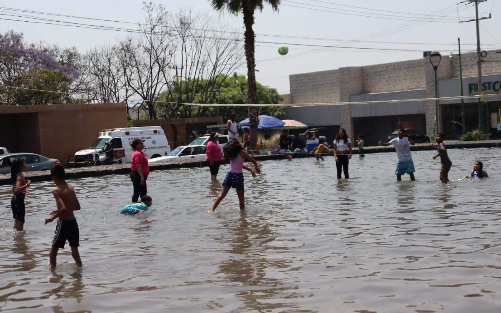 LUIS-F4V Niños disfrutan de la fuente de Civac en Jiutepec (8)